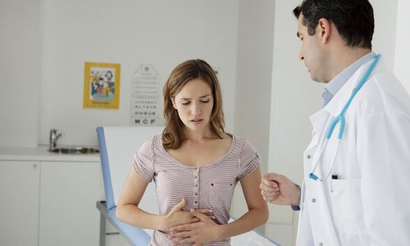 El gastroenterólogo explicará detalladamente al paciente que sufre pancreatitis cómo comer para no dañar el organismo. 